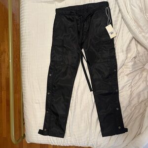 Brand new, never worn Snap zipper ll cargo pants from MNML